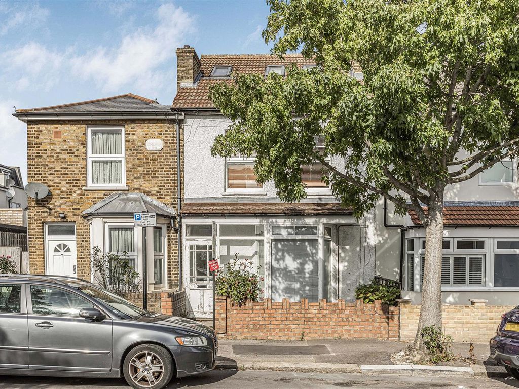 1 bed flat for sale in Manor Road, Walthamstow, London E17, £325,000