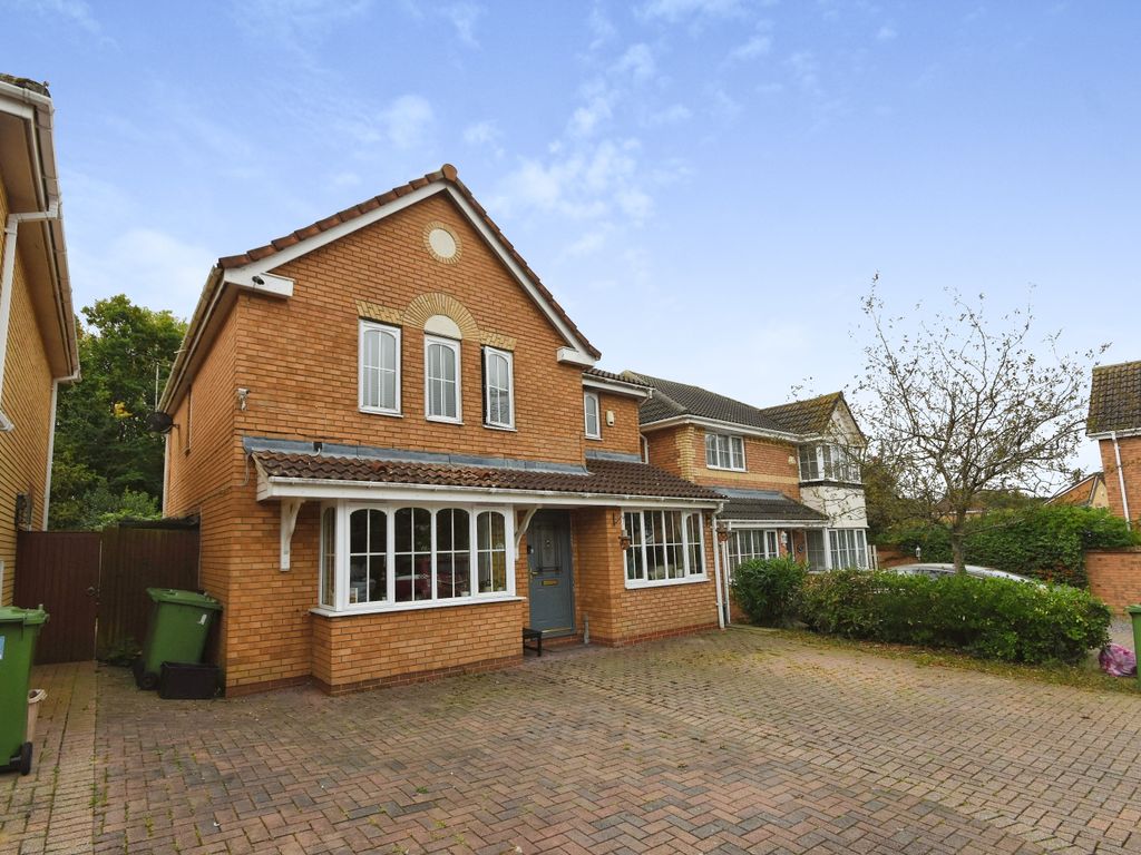 4 bed detached house for sale in Kilowan Close, Langdon Hills, Basildon