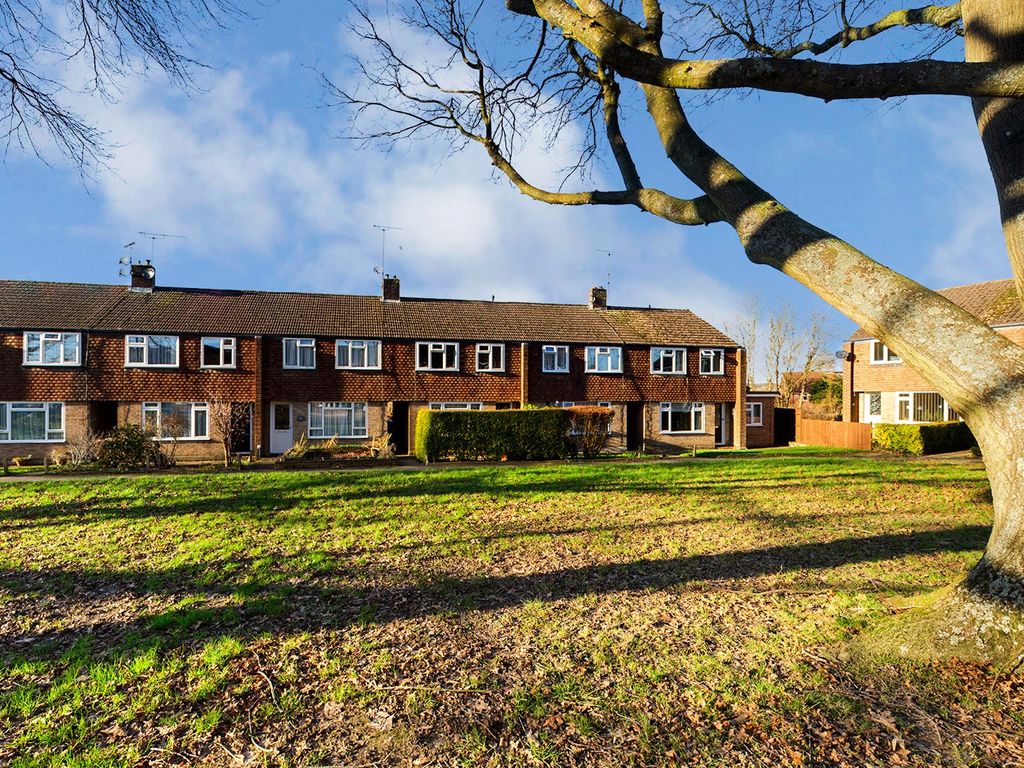 3 bed terraced house for sale in Farhalls Crescent, Horsham RH12 Zoopla