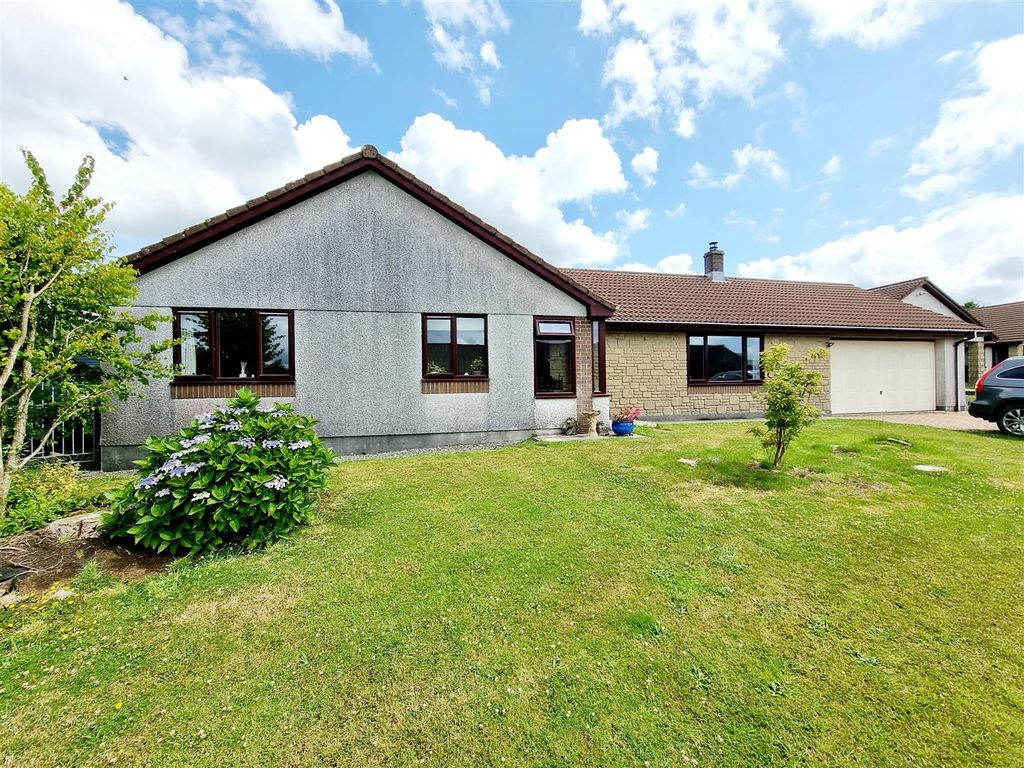 4 bed detached bungalow for sale in Penhole Close, Coads Green