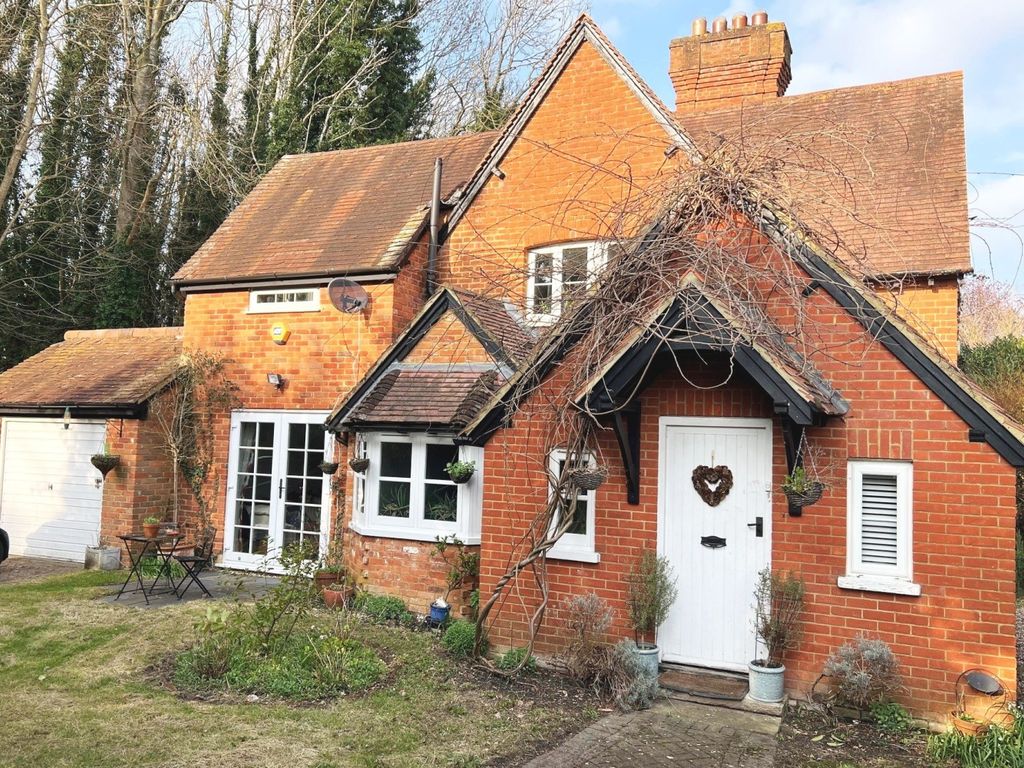 3 bed semidetached house for sale in Green Road, Thorpe, Egham, Surrey