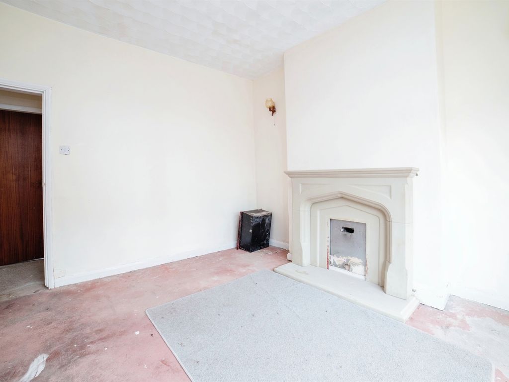 4 bed semidetached house for sale in Cressy Road, Alfreton DE55, £