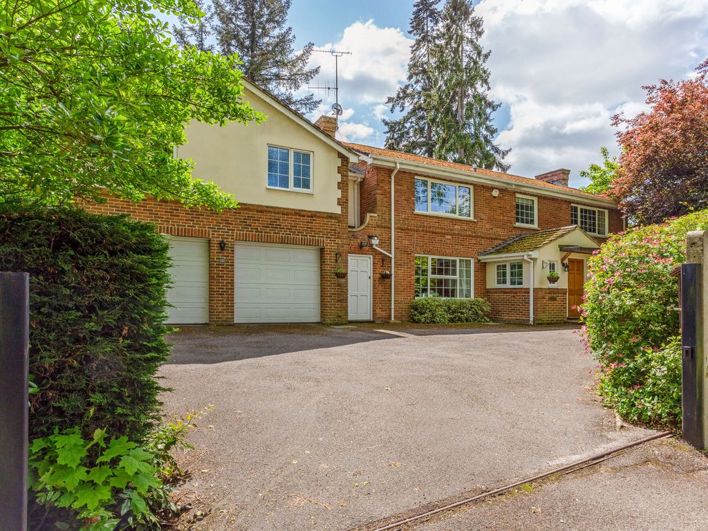 5 bed detached house for sale in Rotherfield Road, HenleyOnThames