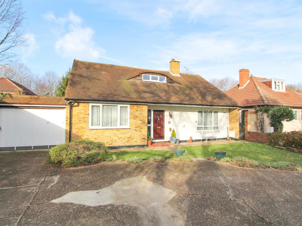 3 bed detached bungalow for sale in Croydon Road, Wallington SM6, £