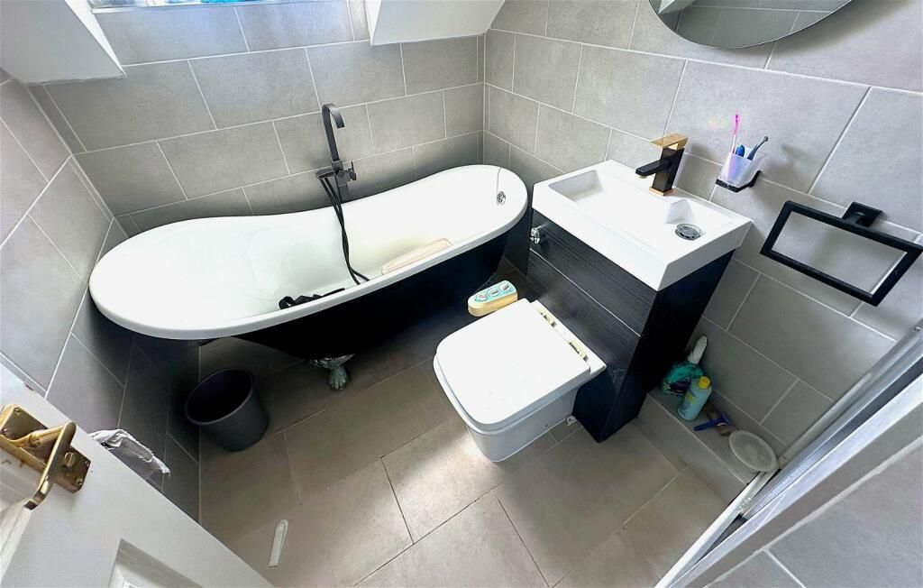 4 bed town house for sale in Rose Park Close, Yeading, Hayes UB4, £