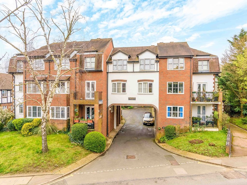 1 bed property for sale in Monument Hill, Weybridge KT13, £85,000 Zoopla