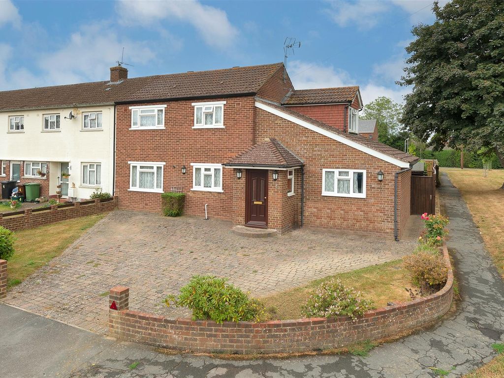 3 bed semidetached house for sale in Kent Close, Paddock Wood