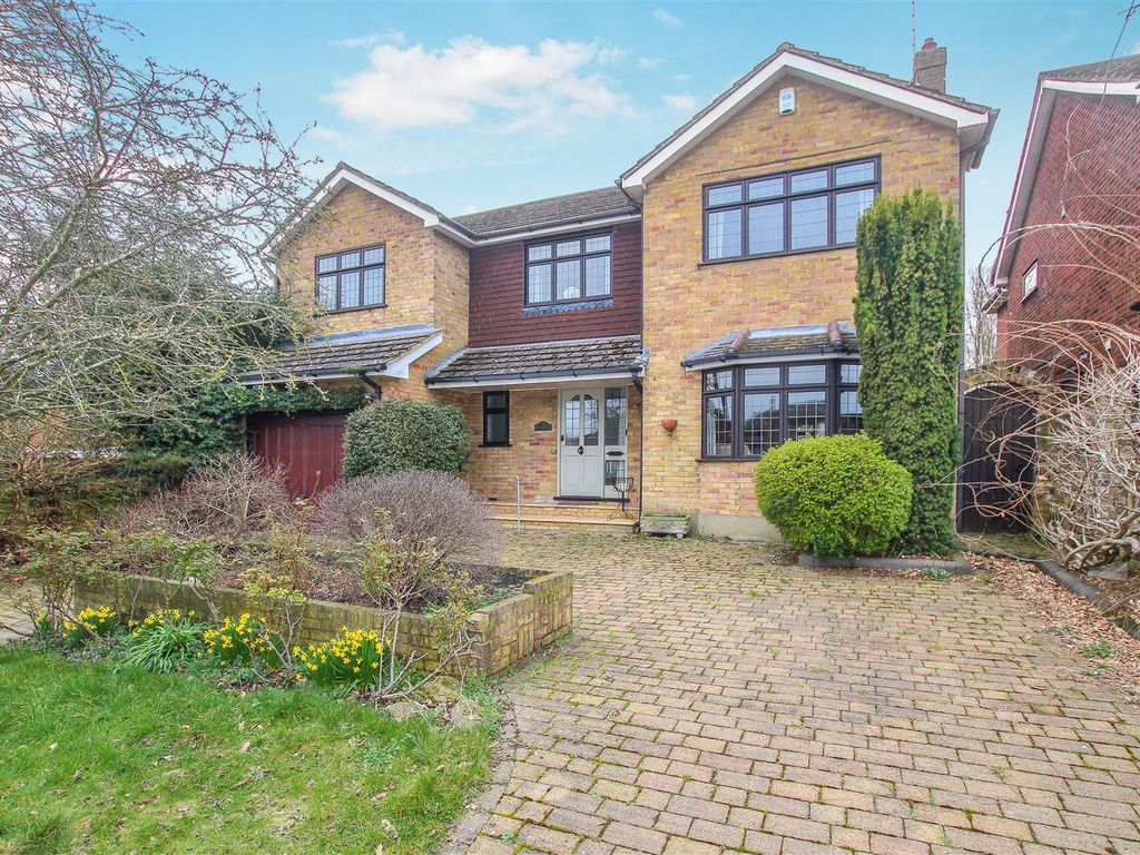 5 bed detached house for sale in Middle Road, Ingrave, Brentwood CM13