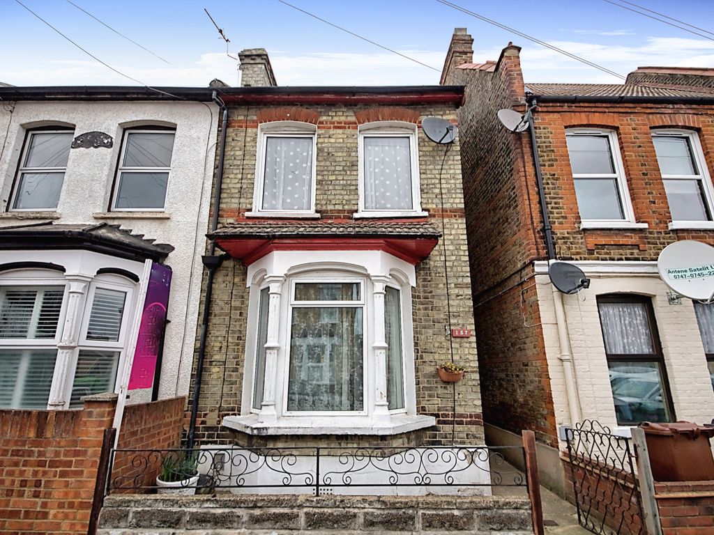 2 bed semidetached house for sale in Bramley Close, Walthamstow