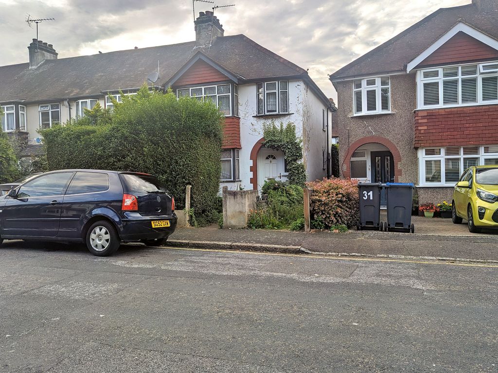 3 bed end terrace house for sale in Glenn Avenue, Purley CR8, £270,000