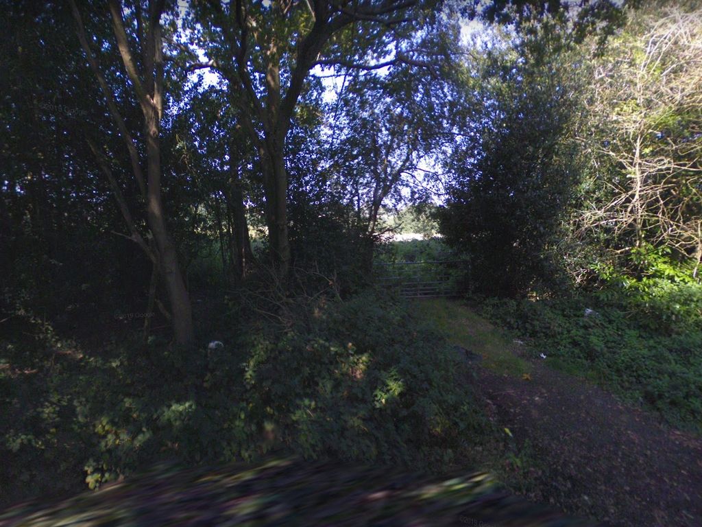 Benhall Mill Road, Tunbridge Wells, East Sussex TN2  
