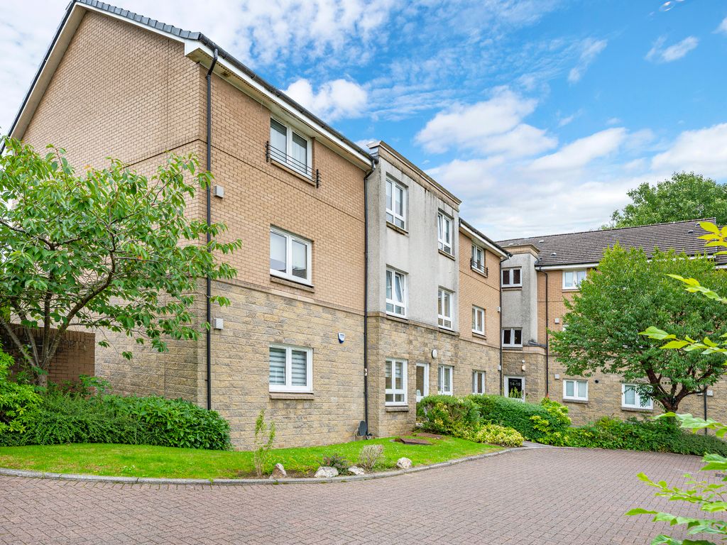 2 bed flat for sale in Auchinairn Gardens, Glasgow G64, £