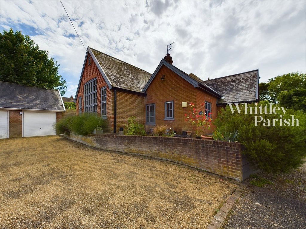 4 bed detached house for sale in Mill Street, Gislingham, Eye IP23, £