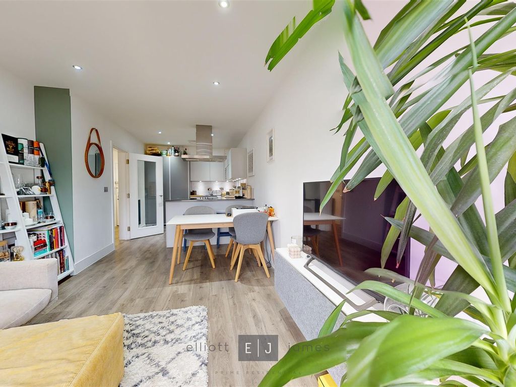 1 bed flat to rent in Church Hill, Loughton IG10, £1,600 pcm Zoopla