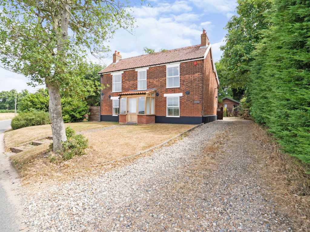 4 bed detached house for sale in Milestone Lane, Wicklewood, Wymondham