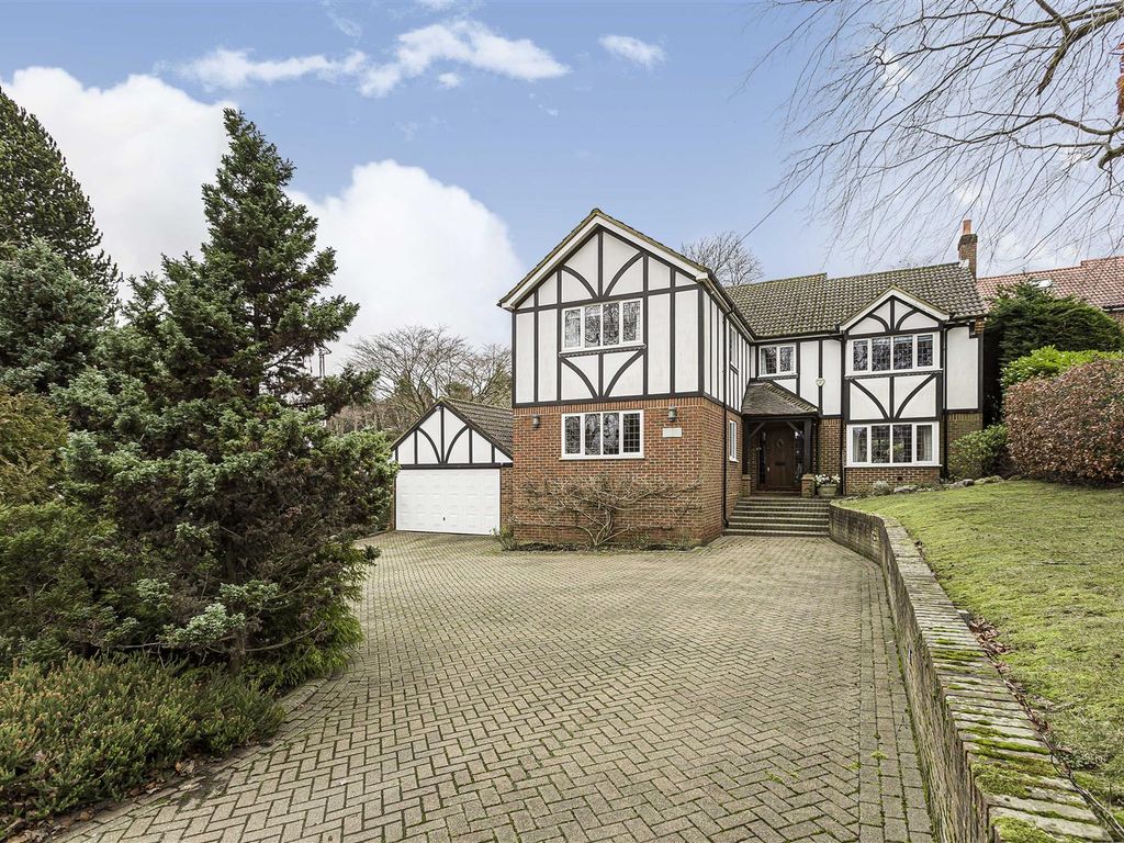 5 bed detached house for sale in Aldenham Grove, Radlett WD7, £
