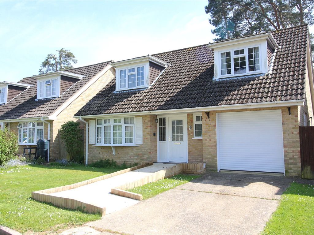 3 bed detached house for sale in Linford Close, New Milton, Hampshire