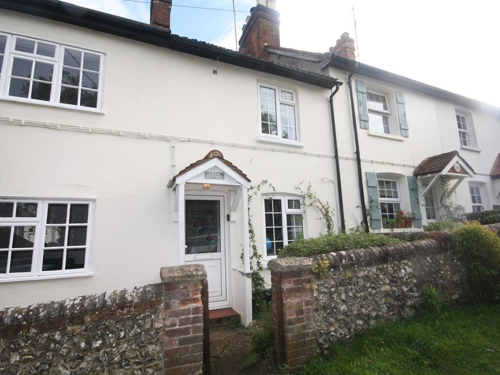 2 bed property to rent in The Hill, Winchmore Hill, Amersham HP7, £