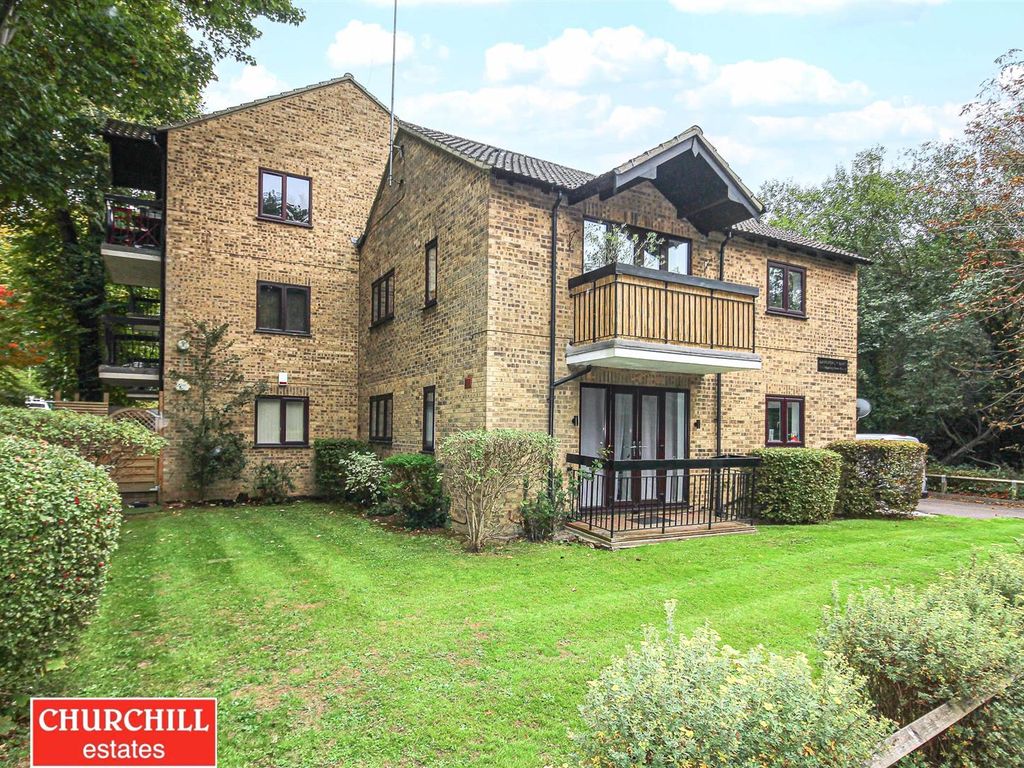 1 bed flat to rent in Bancroft Court, Epping New Road, Buckhurst Hill