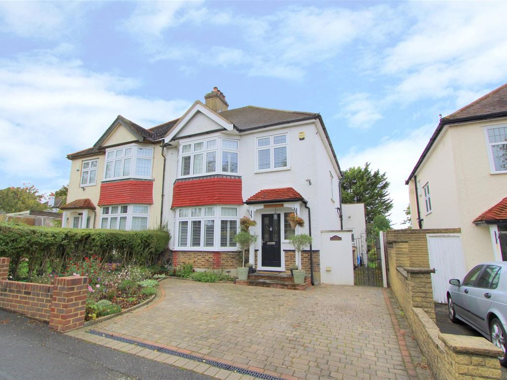 3 bed semidetached house for sale in Hawthorne Avenue, Carshalton SM5