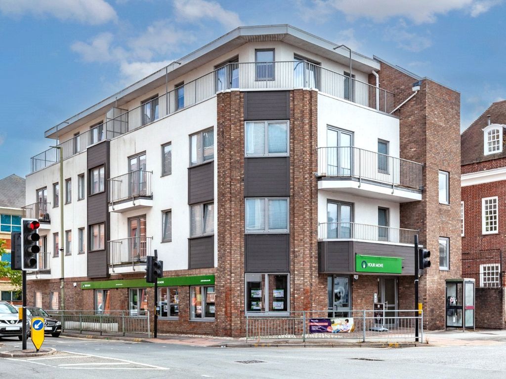 1 bed flat to rent in Station Road, Egham, Surrey TW20 Zoopla