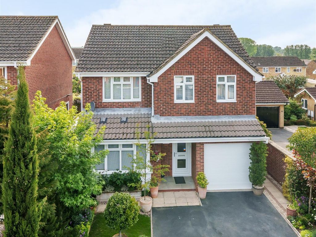 4 bed detached house for sale in Foxglove Way, Chard TA20 Zoopla
