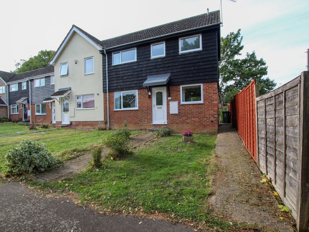 2 bed end terrace house for sale in Hollytrees, Bar Hill, Cambridge