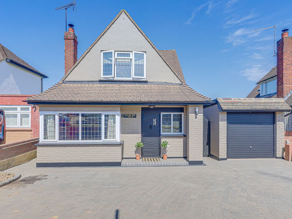 3 bed detached house for sale in Treelawn Drive, LeighOnSea SS9, £