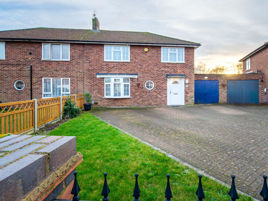 4 bed semidetached house for sale in Boundary Lane, Welwyn Garden City