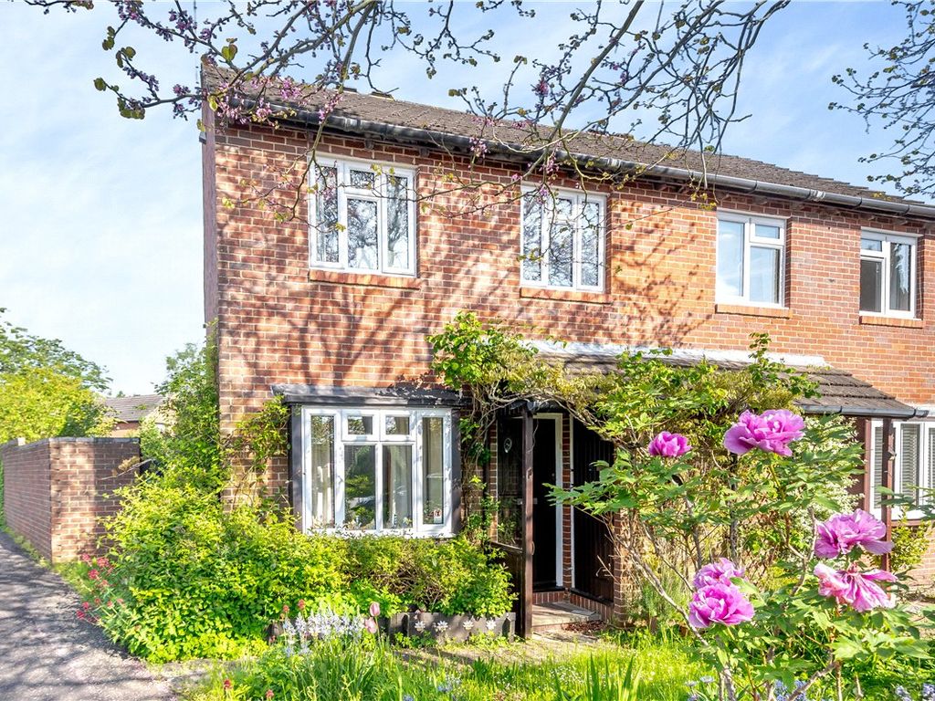3 bed semidetached house for sale in St. Annes Close, Winchester