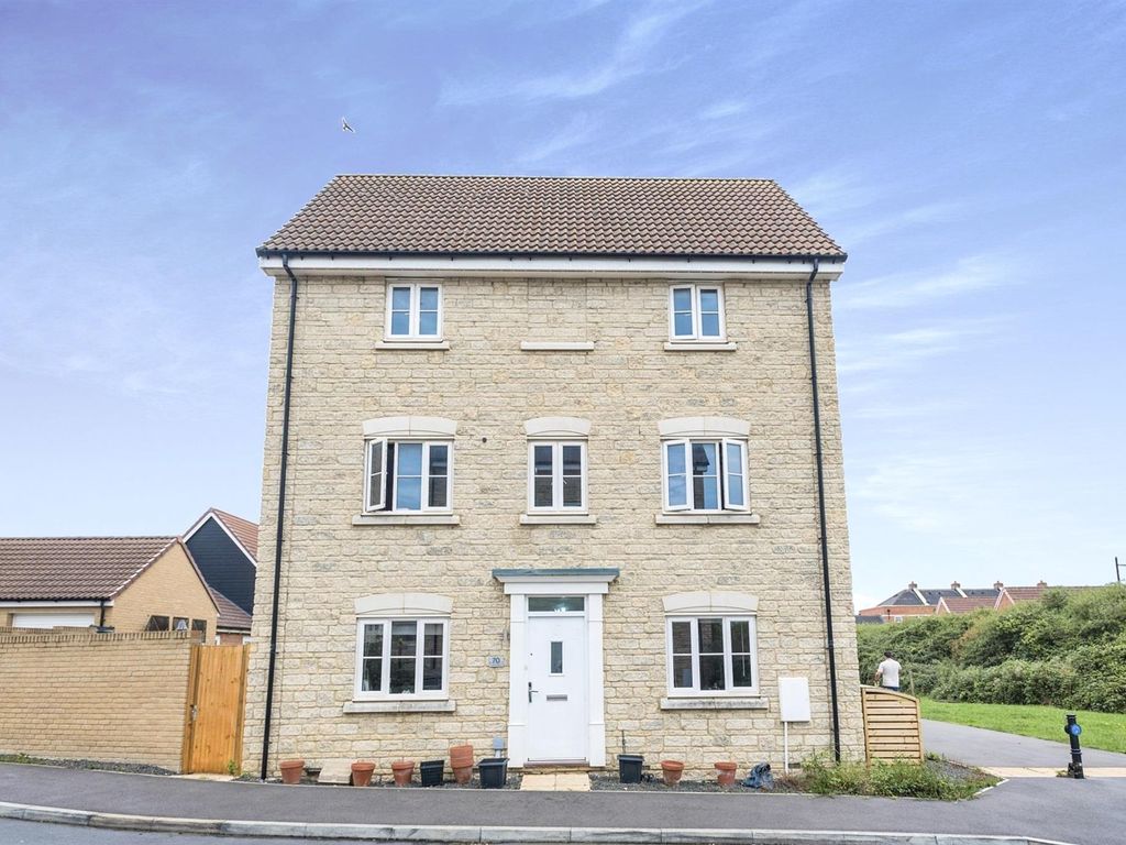 4 bed end terrace house for sale in Truscott Avenue, Redhouse, Swindon