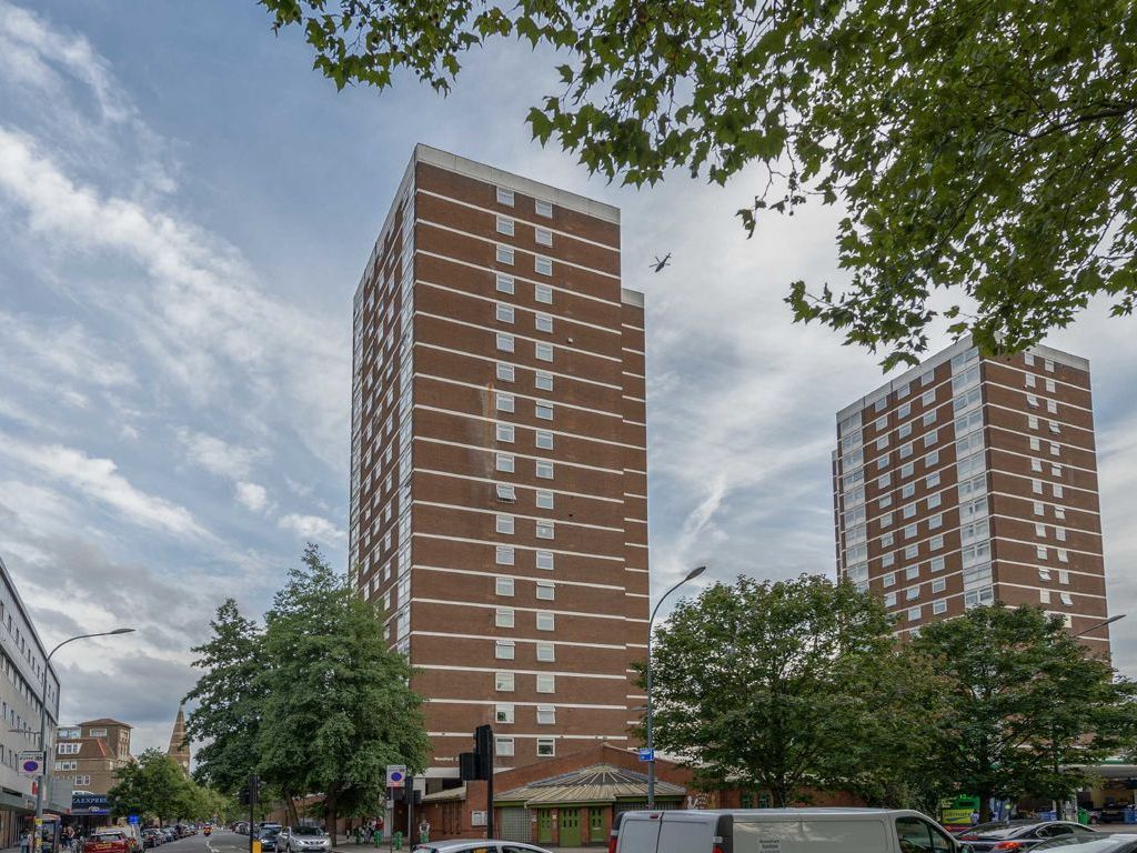 3 bed flat for sale in Shepherds Bush Green, London W12, £400,000 Zoopla