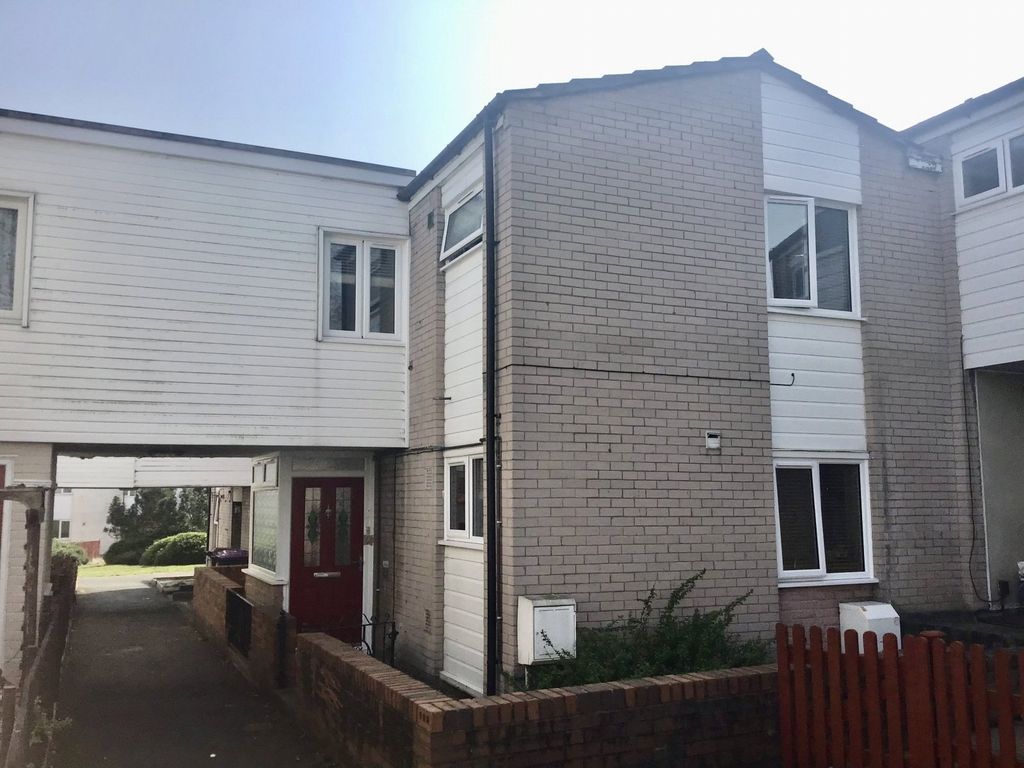 4 bed terraced house to rent in Wigmores, Woodside, Telford, Shropshire