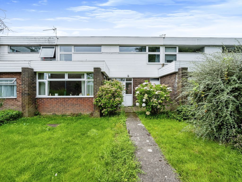 3 bed terraced house for sale in Dawlish Drive, Bedford, Bedfordshire