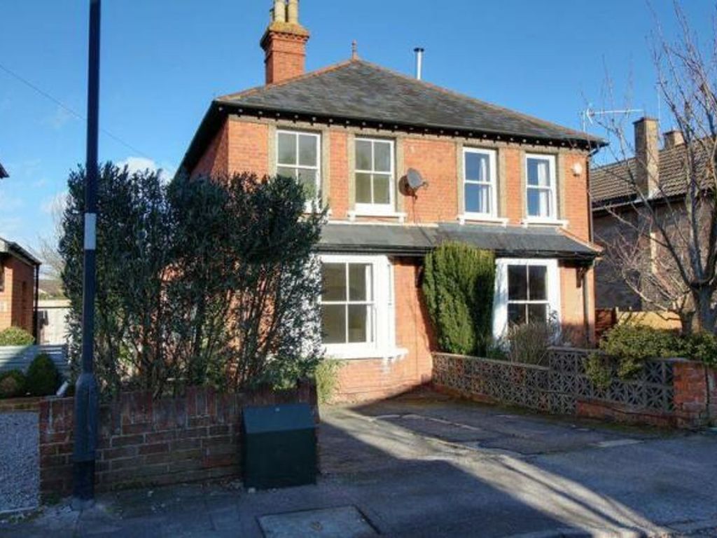 3 bed semidetached house to rent in Belmont Crescent, Maidenhead SL6