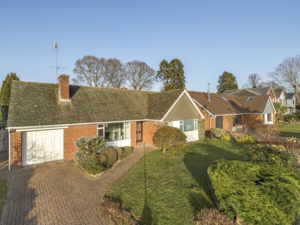 3 bed bungalow for sale in Rectory Close, Busbridge GU7 Zoopla
