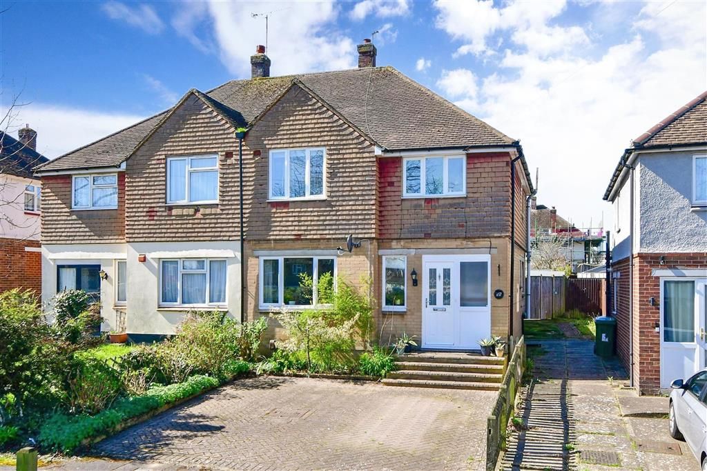 3 bed semidetached house for sale in Kent Avenue, Shepway, Maidstone