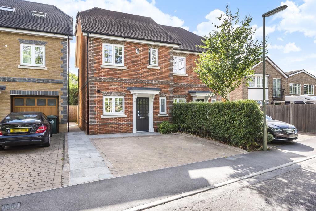 2 bed semidetached house to rent in Staines Upon Thames, Surrey TW18