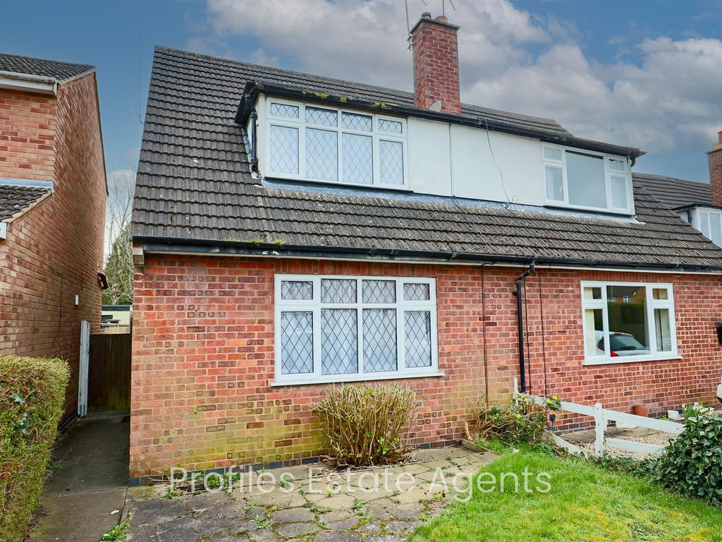 3 bed semidetached house for sale in Mayfield Way, Barwell, Leicester