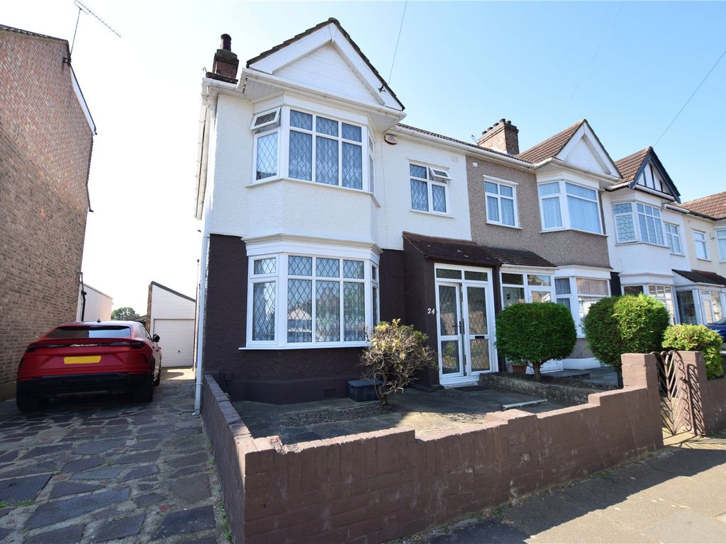 3 bed end terrace house for sale in Overton Drive, Romford RM6 Zoopla