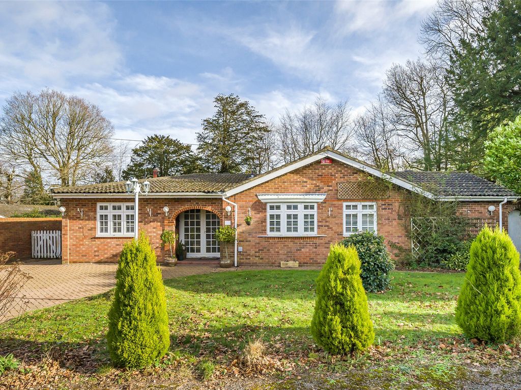 4 bed bungalow for sale in Woodlands Park, Tadworth, Surrey KT20 Zoopla