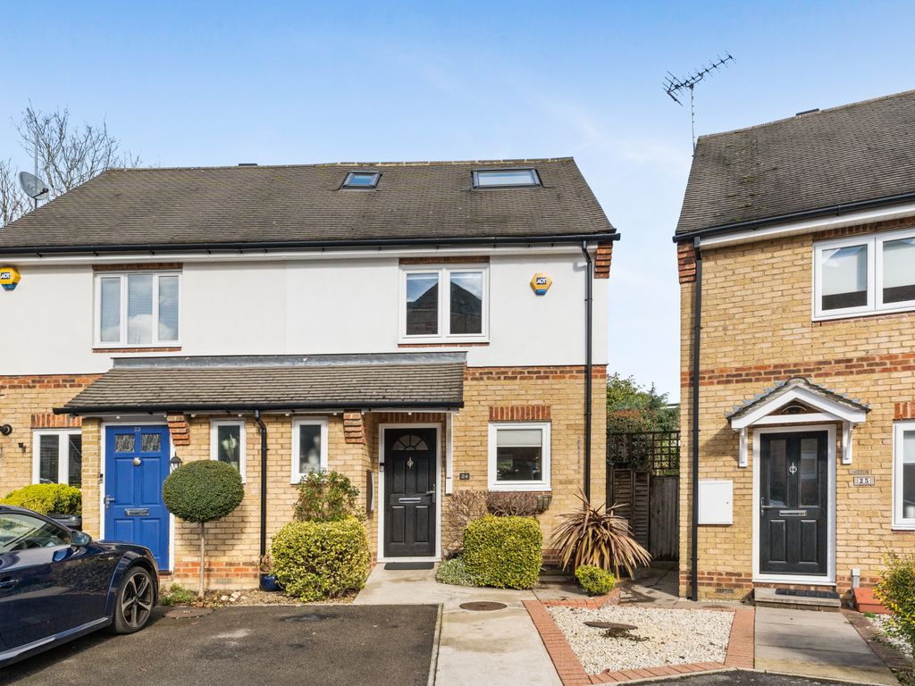 3 bed semidetached house for sale in Victory Road, London E11 Zoopla