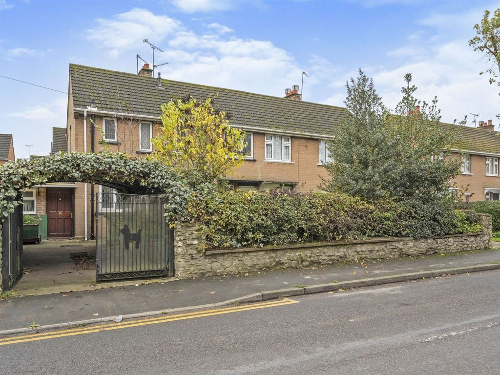 3 bed semidetached house for sale in Churchfield Road, Campsall