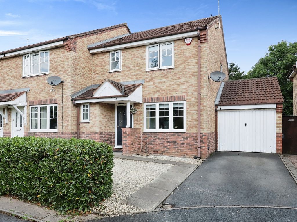 3 bed end terrace house for sale in Booton Court, Kidderminster DY10