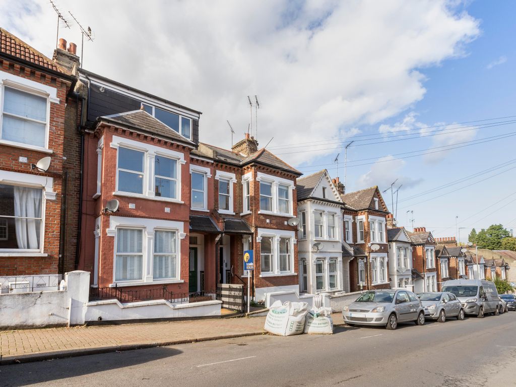 2 bed flat to rent in Dorothy Road, London SW11 Zoopla