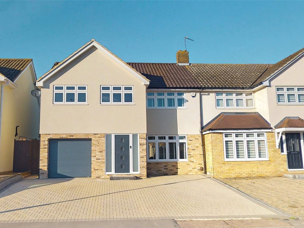 4 bed semidetached house for sale in Kingswood, Basildon SS16