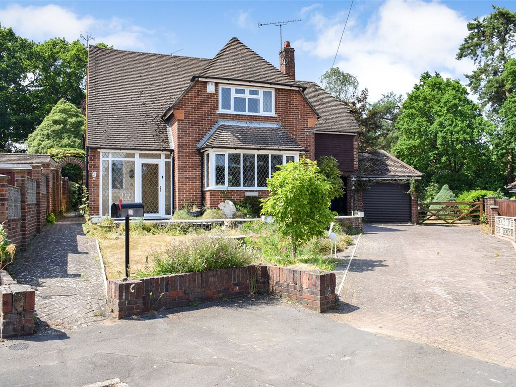 4 bed detached house for sale in Primrose Way, Sandhurst, Berkshire