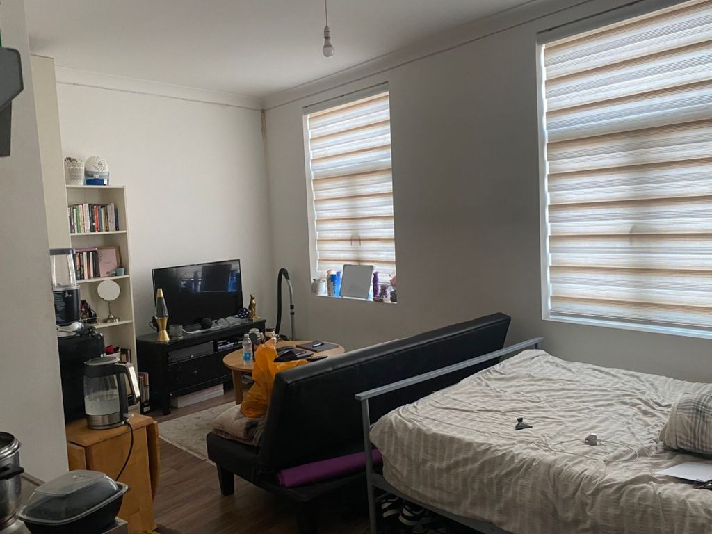Studio to rent in West Hendon Broadway, London NW9, £1,083 pcm Zoopla