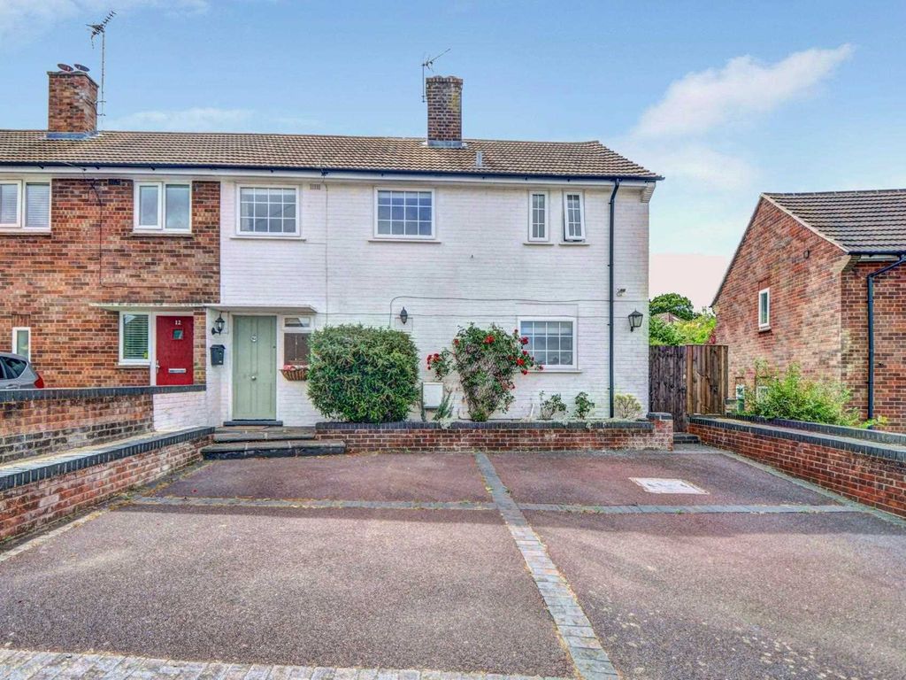 3 bed semidetached house for sale in Eastfield Road, Princes