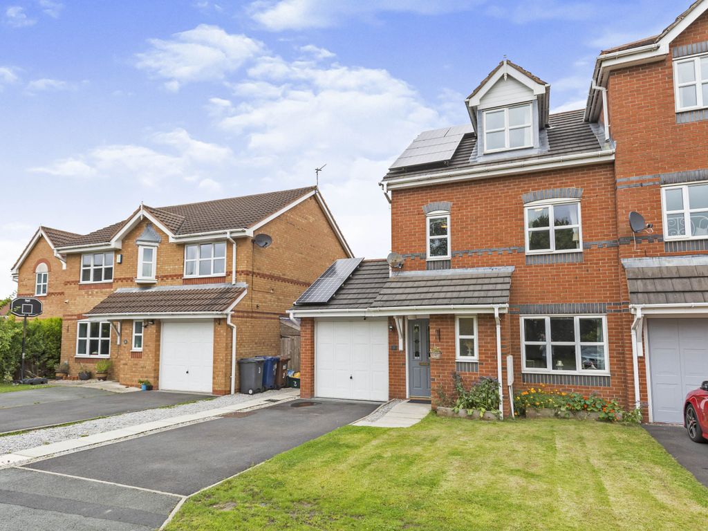 4 bed end terrace house for sale in Kingfisher Way, Bamber Bridge